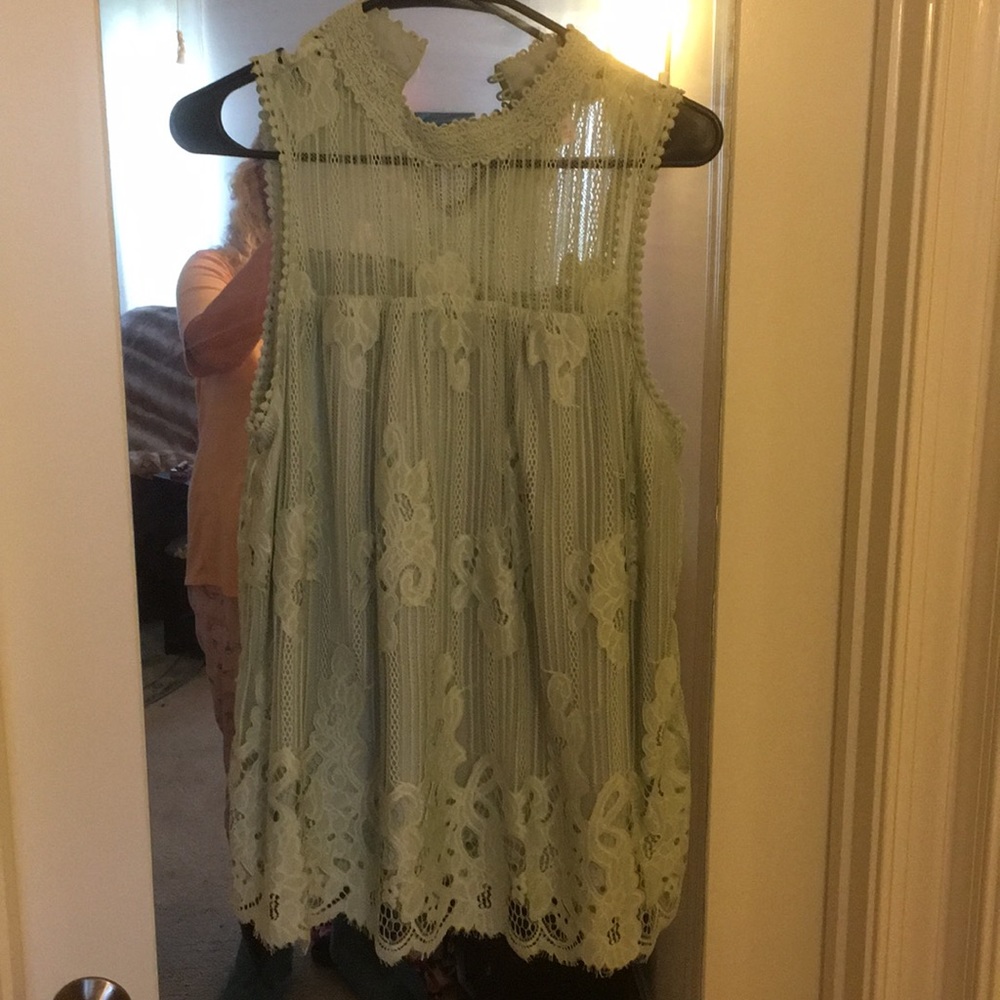 Green lace collar neck sleeveless top